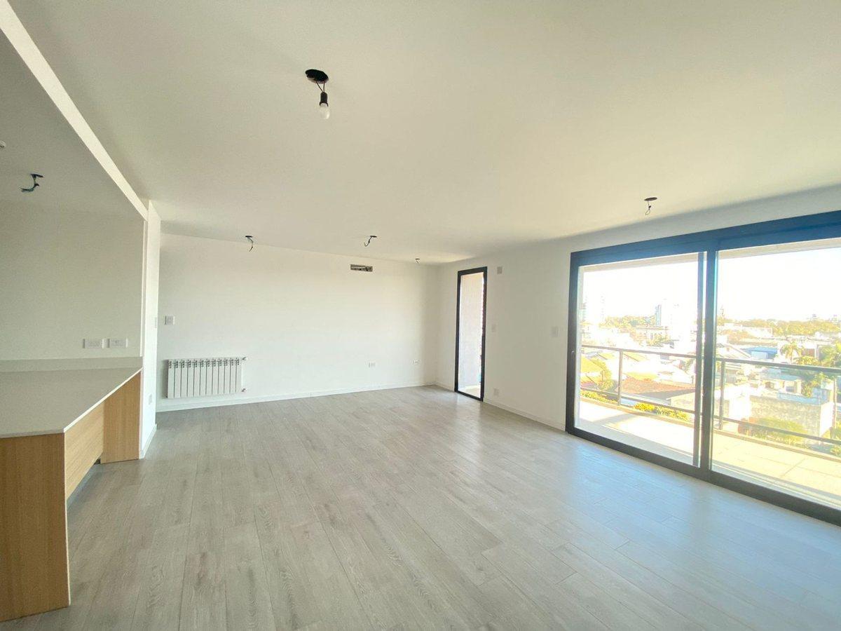 Foto de REMAX VENDE/EXCLUSIVO DEPTO/2DORM/2BAÑOS/COCHERA, imagen 2