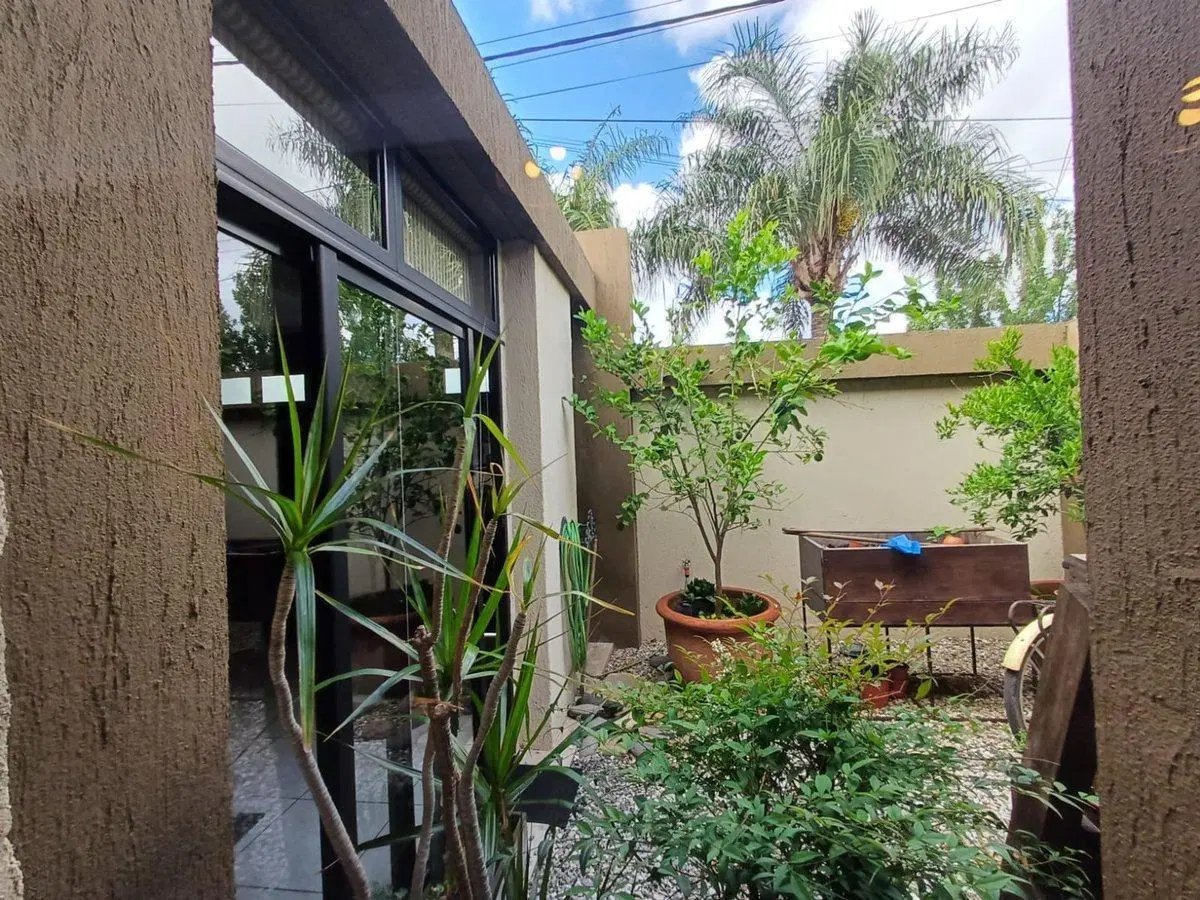 VENTA/CASA MODERNA/B° PIZZURNO/3 DORMITORIOS/SERV. 5