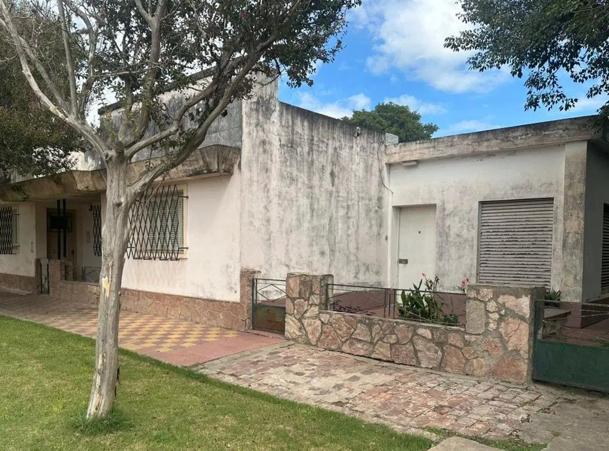 VENTA/ CASA / 2DORMITORIOS / PILETA / LEHMANN 2