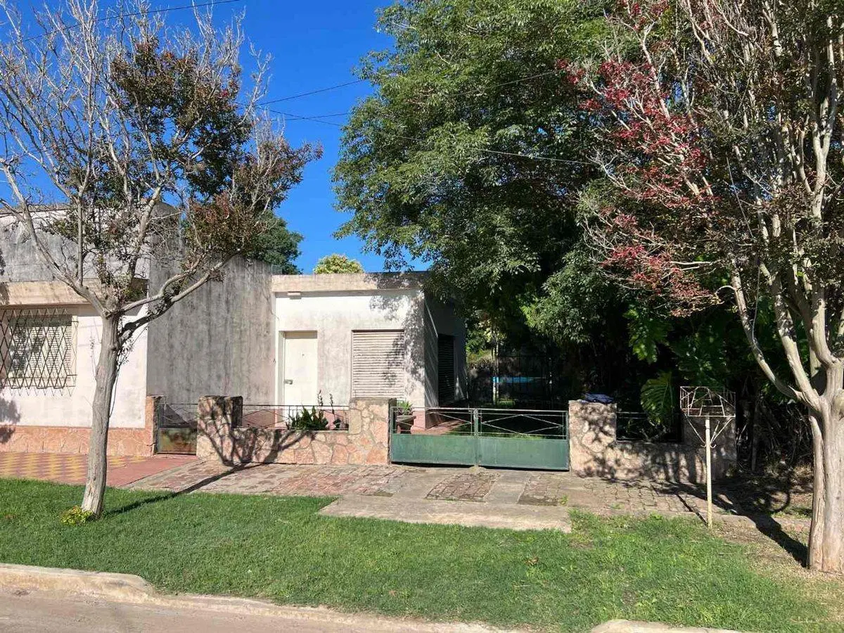 VENTA/ CASA / 2DORMITORIOS / PILETA / LEHMANN 3
