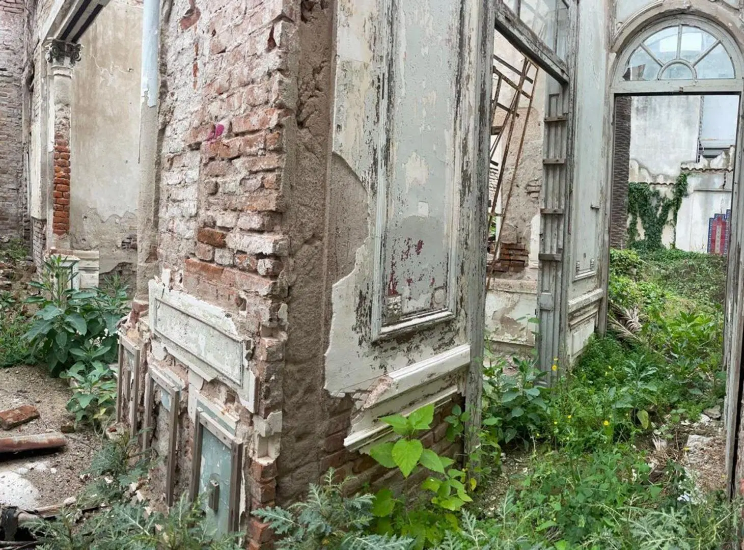 VENTA/CASA CENTRICA/GRAN LOTE/DEMOLER/RECICLAR 4