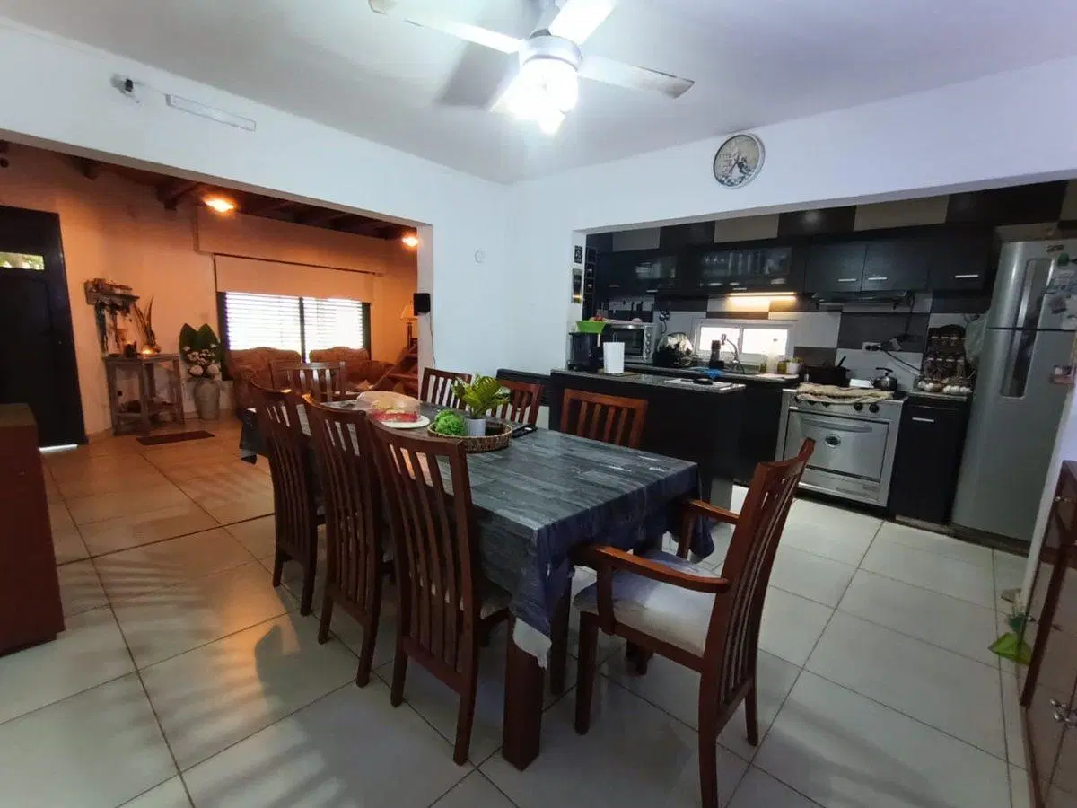 VENTA CASA / 4 DORMITORIOS / PILETA 5