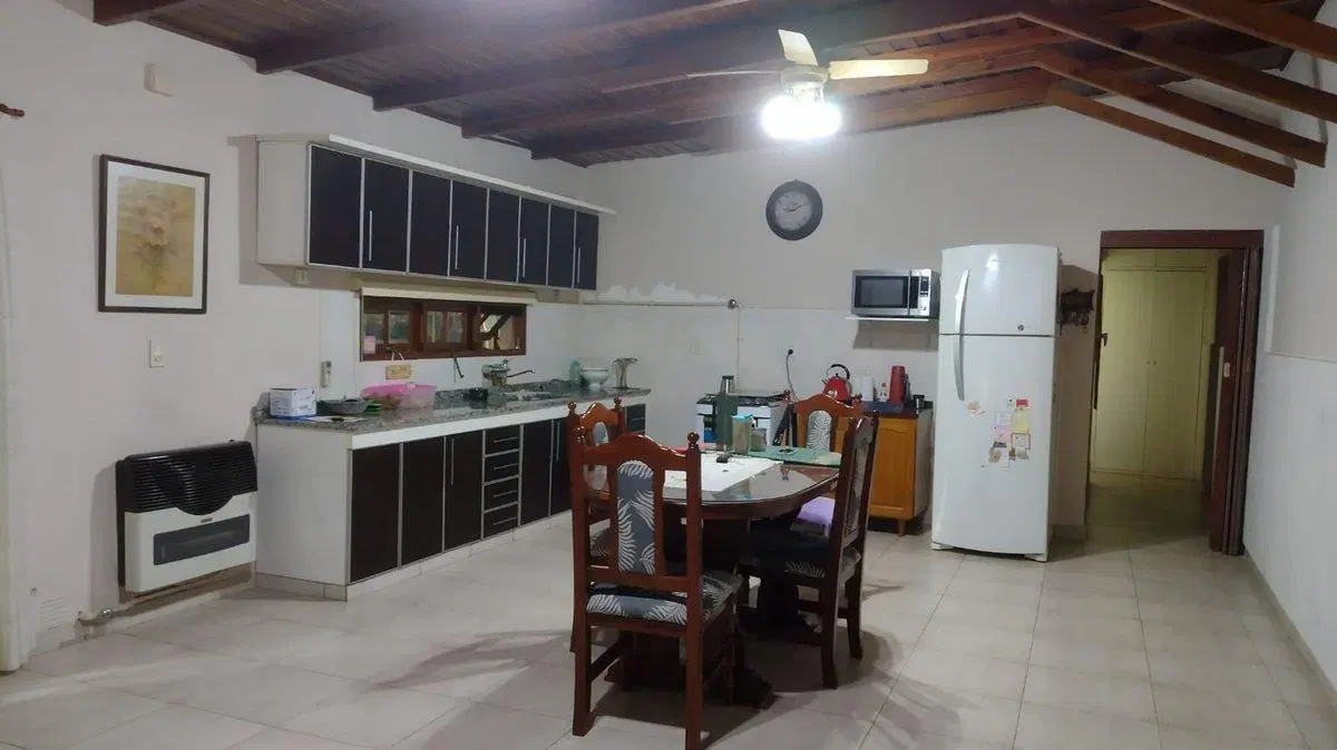 DOS VIVIENDAS/SOBRE AVENIDA/BARRIO SARMIENTO 4