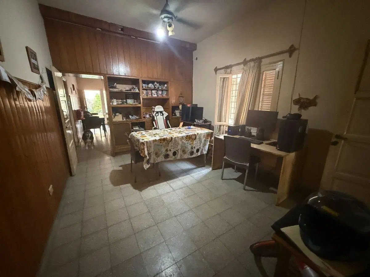 VENTA/CASA 3 DORMITORIOS/SOBRE AVENIDA 5
