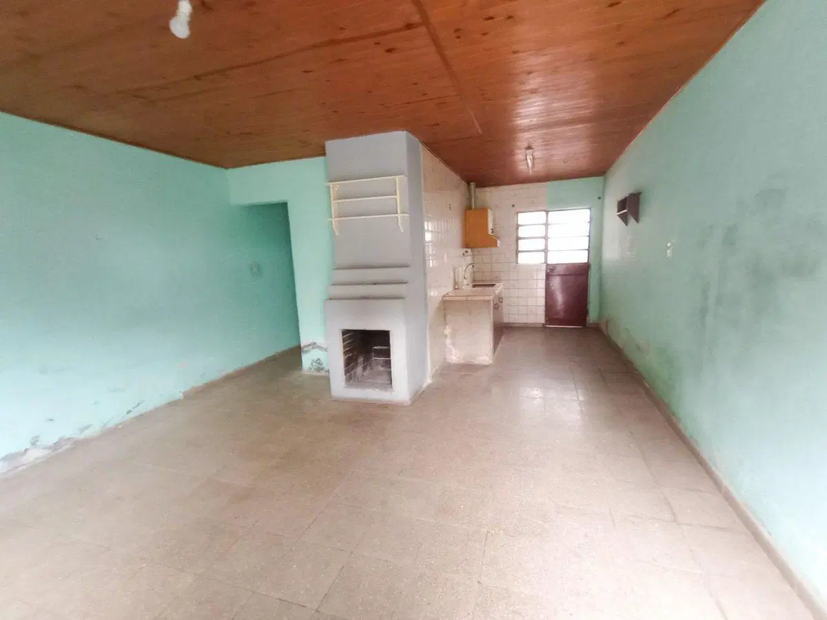VENTA / DOS VIVIENDAS Y AMPLIO TERRENO/ RAFAELA 4