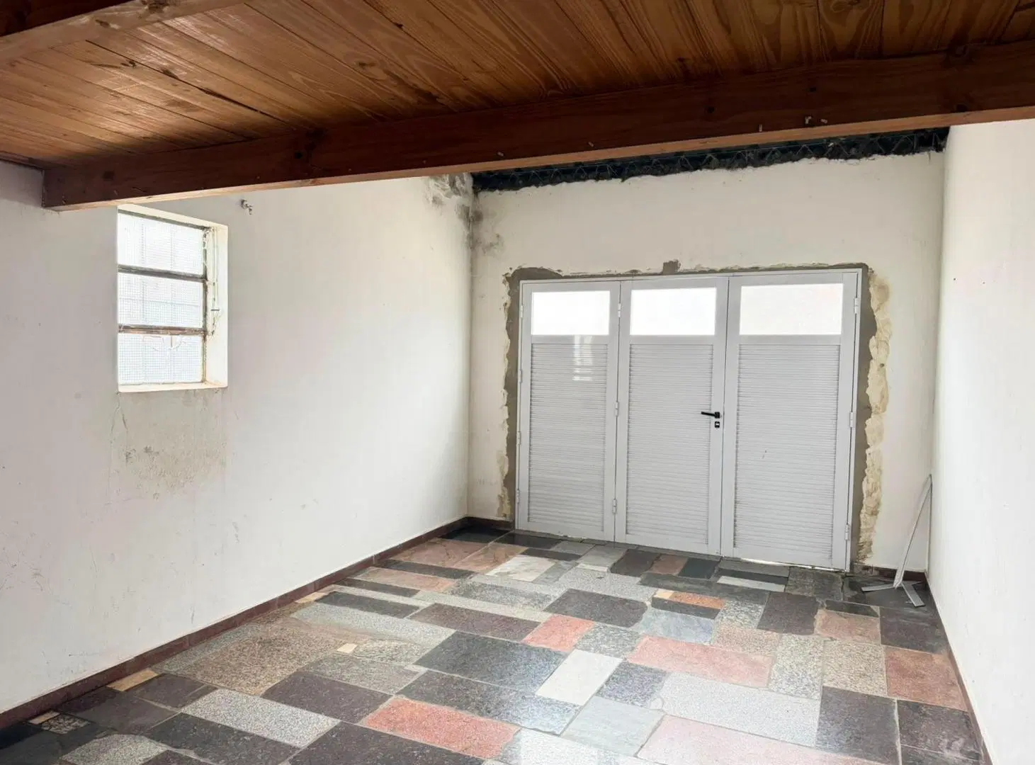 REMAX/ALQUILA/CASA/3DORMITORIOS/COCHERA/B°AMANCAY 2
