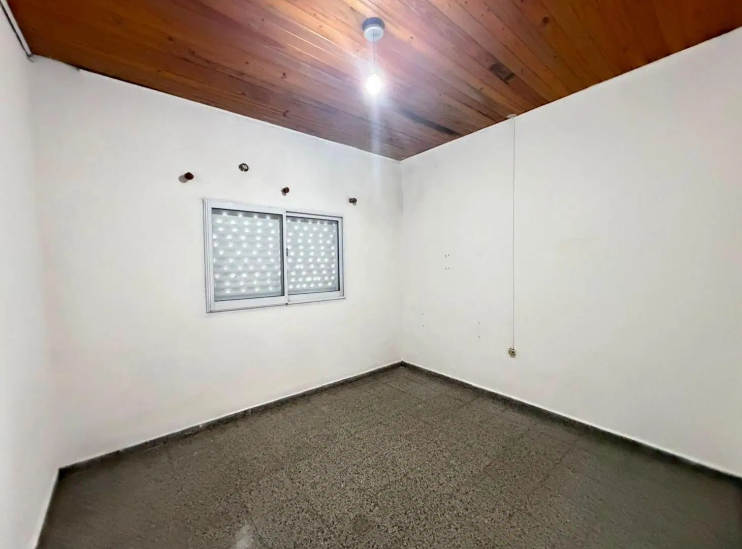 REMAX/ALQUILA/CASA/3DORMITORIOS/COCHERA/B°AMANCAY 3