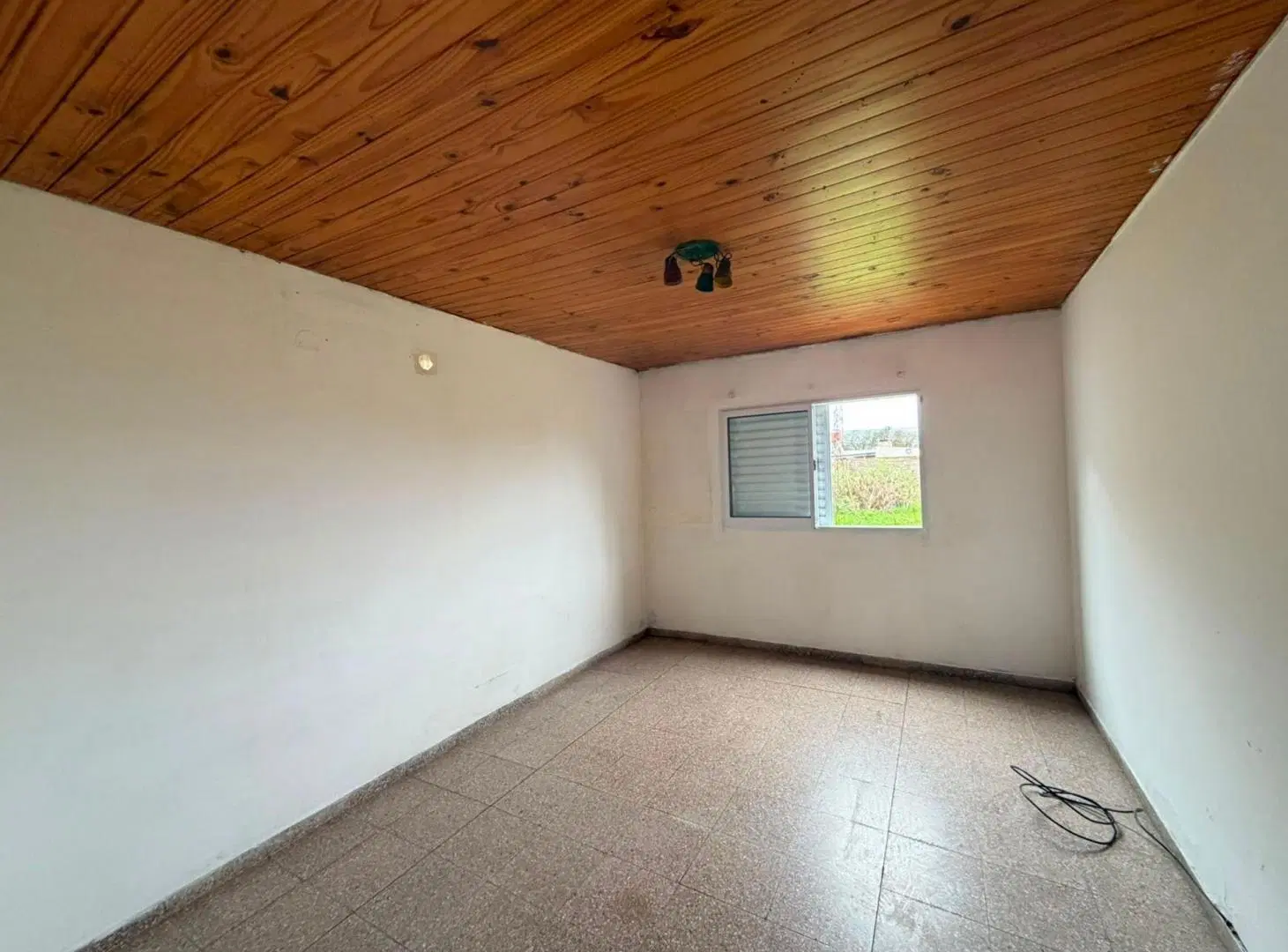 REMAX/ALQUILA/CASA/3DORMITORIOS/COCHERA/B°AMANCAY 8
