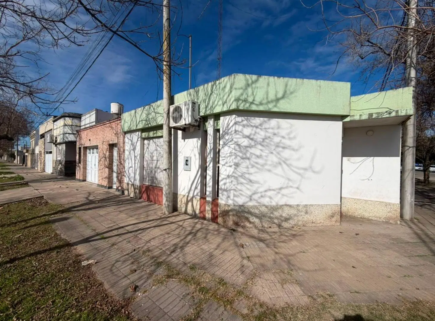 REMAX/VENDE/OPORTUNIDAD/2CASAS/ESQUINA/VILLA ROSAS 5