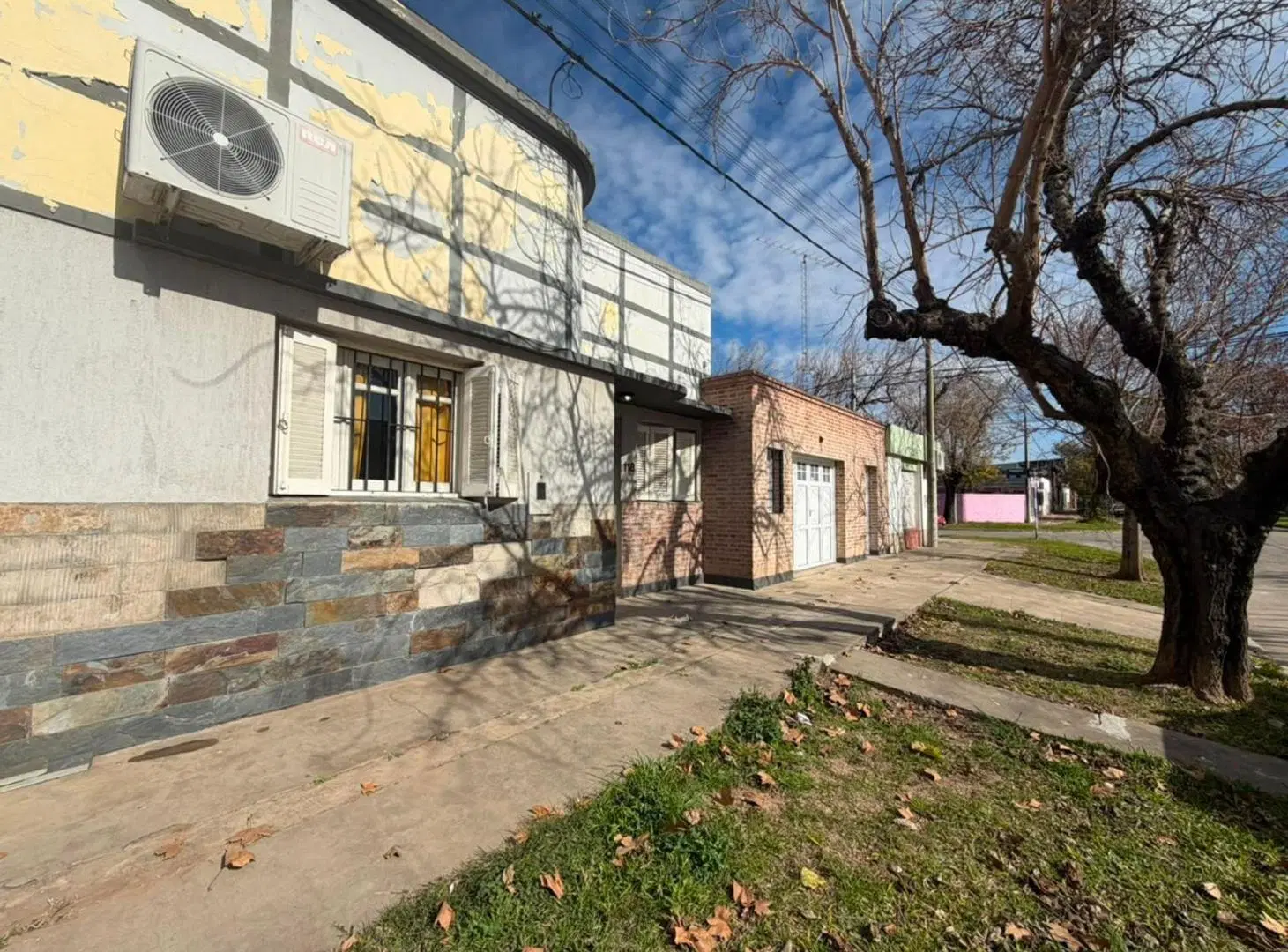 REMAX/VENDE/OPORTUNIDAD/2CASAS/ESQUINA/VILLA ROSAS 8