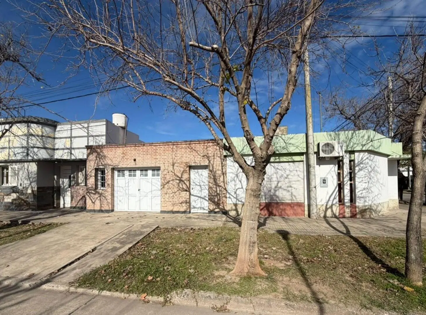 REMAX/VENDE/OPORTUNIDAD/2CASAS/ESQUINA/VILLA ROSAS 2