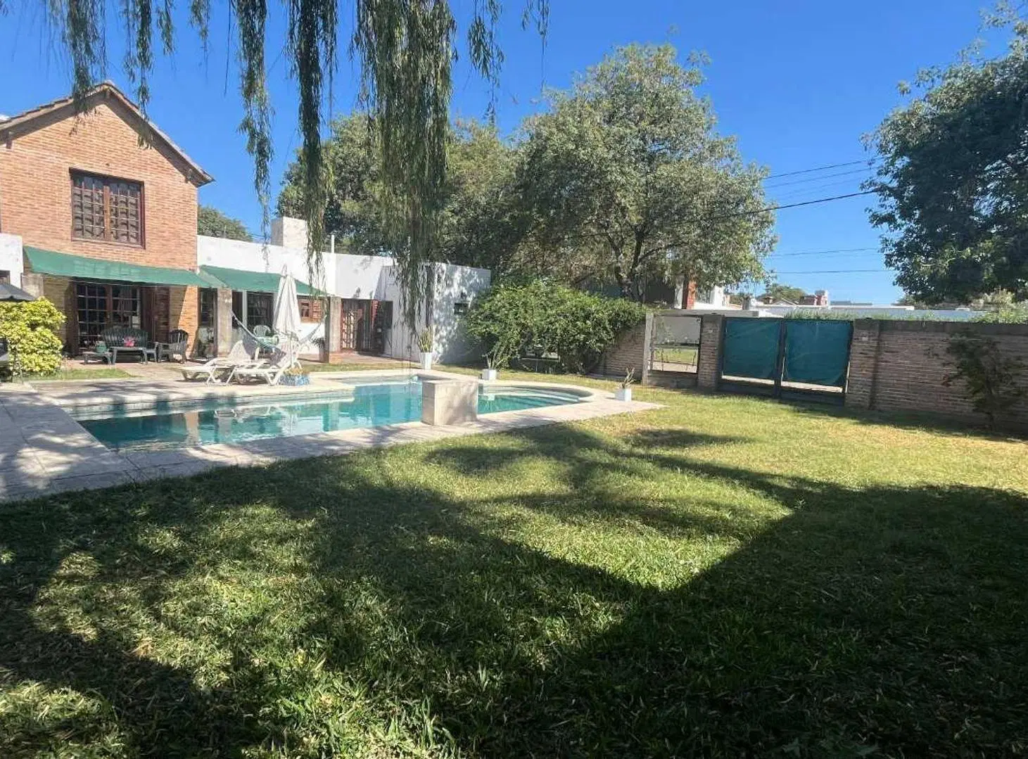 VENTA/CASA EN ESQUINA/B° PIZZURNO/APTA CREDITO 3