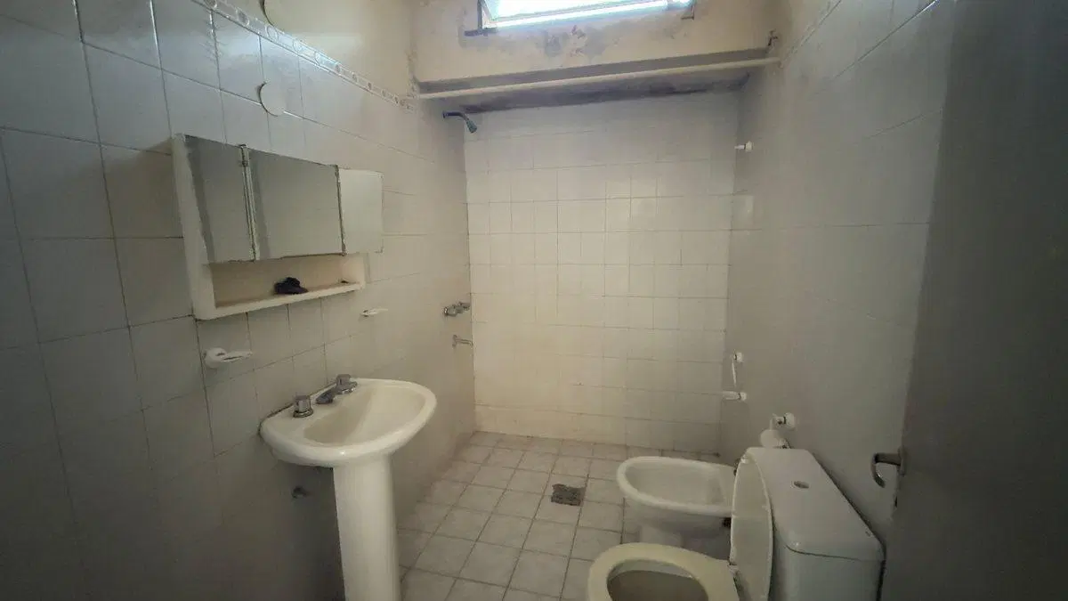 VENTA / AMPLIO PATIO / TODOS LOS SERVICIOS 5