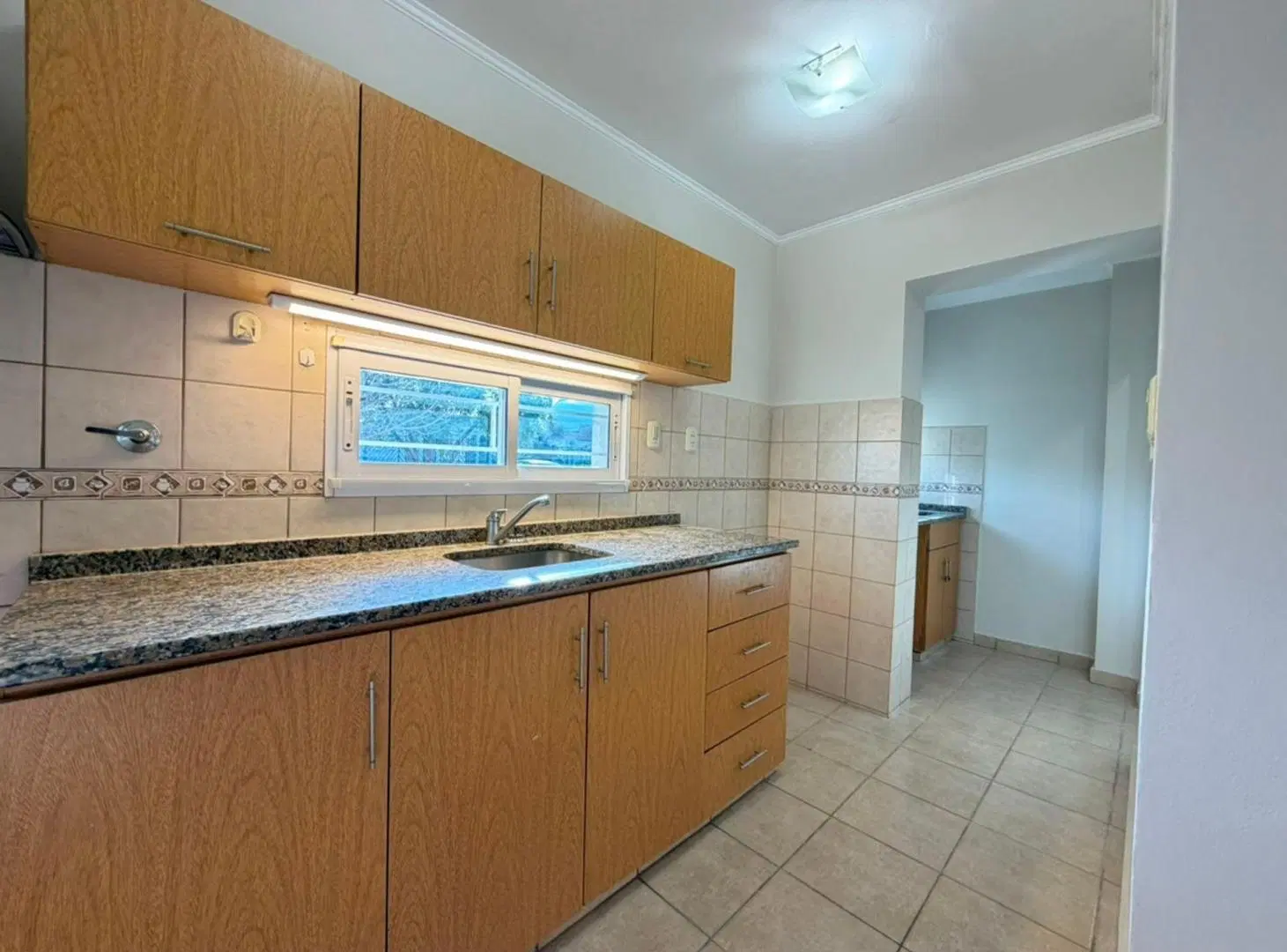 REMAX/ALQUILA/CASA/3DORM/COCHERA DOBLE/SERVICIOS 4
