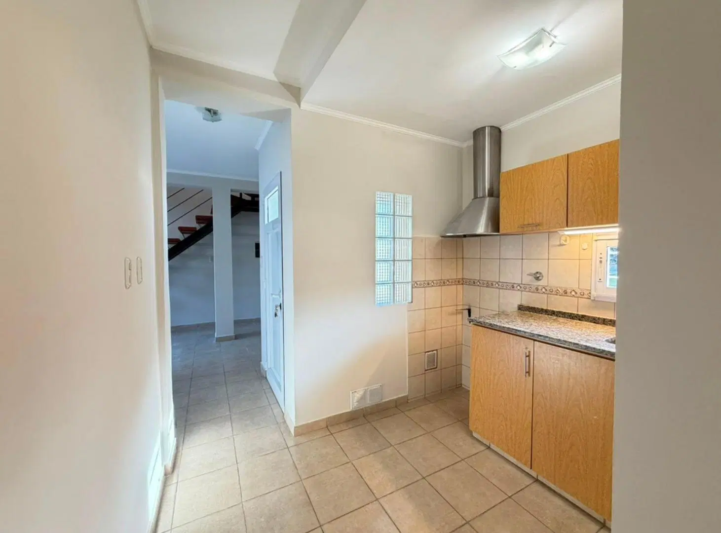 REMAX/ALQUILA/CASA/3DORM/COCHERA DOBLE/SERVICIOS 5