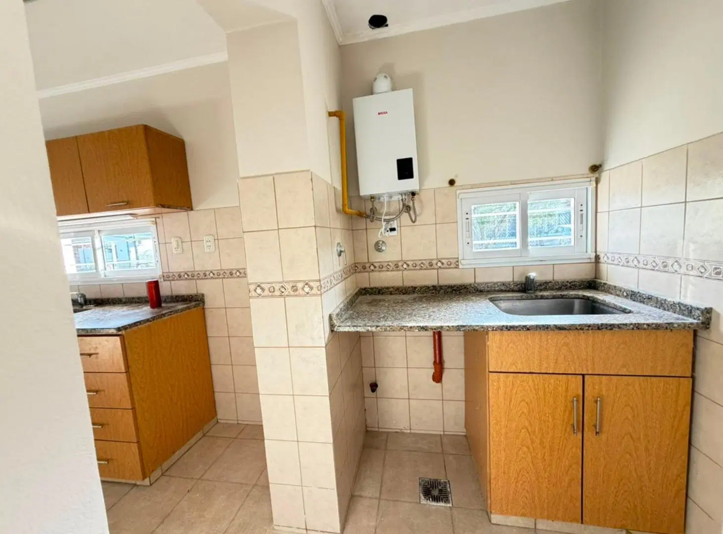 REMAX/ALQUILA/CASA/3DORM/COCHERA DOBLE/SERVICIOS 8