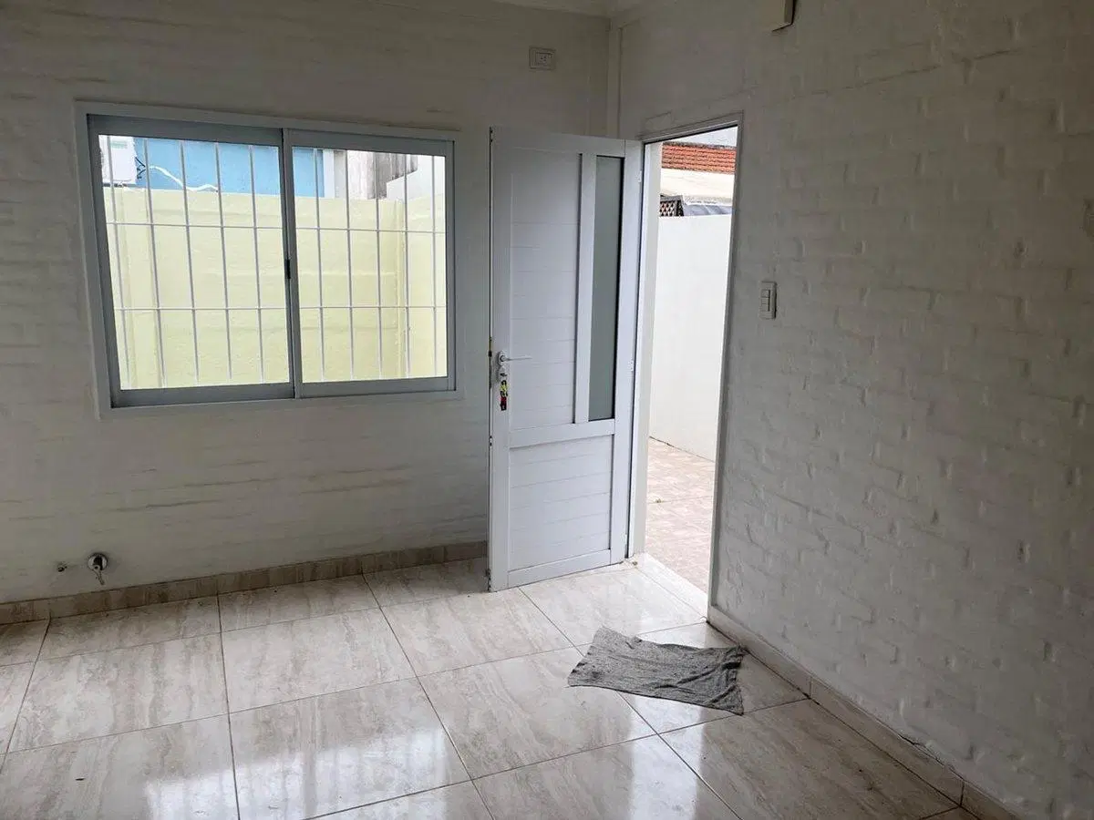 VENTA DE DEPTO P/BAJA CON PATIO/apto credito 4