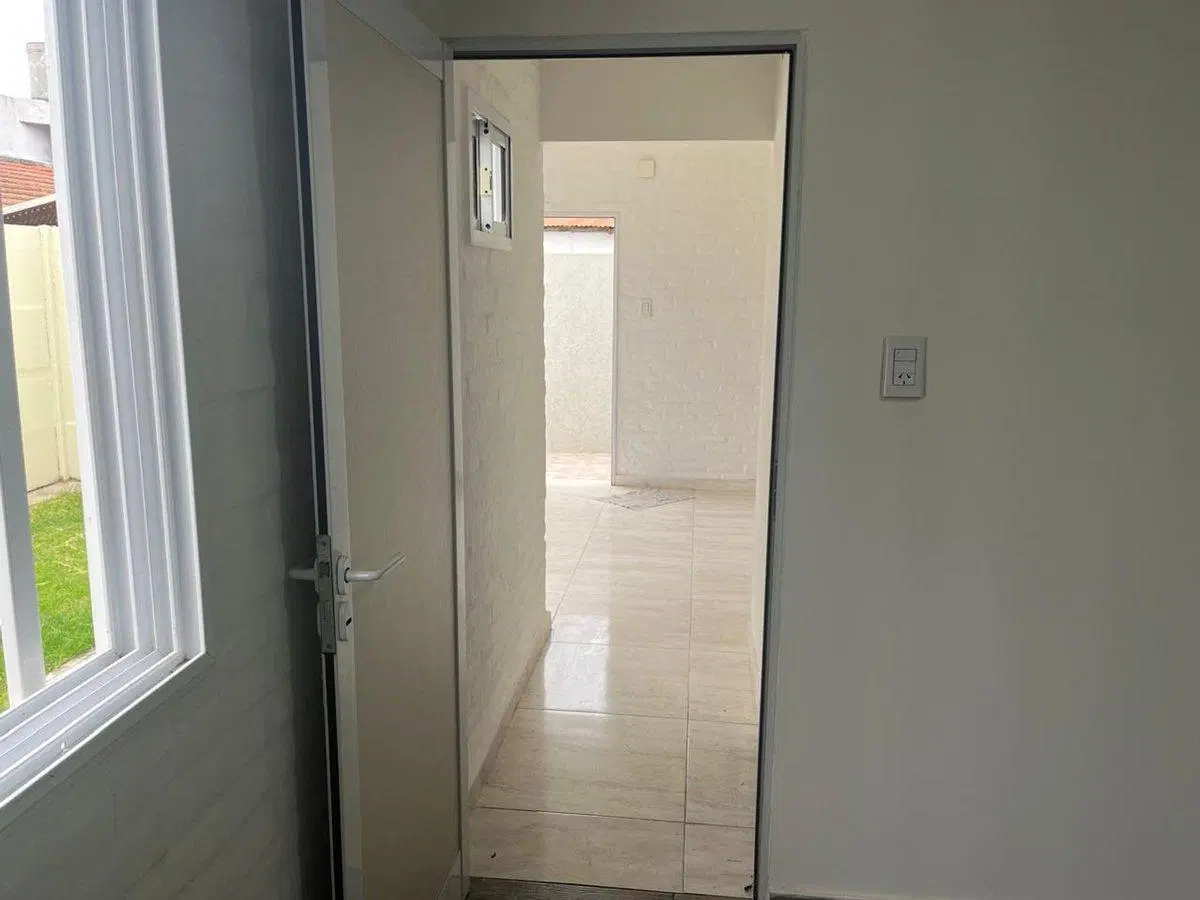 VENTA DE DEPTO P/BAJA CON PATIO/apto credito 8