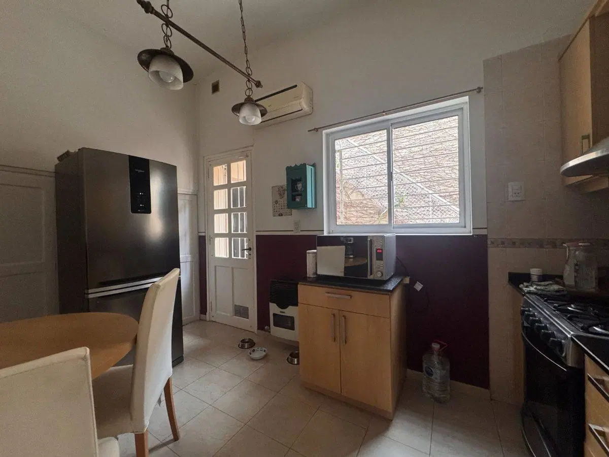 VENTA CASA CENTRICA 2 DORMITORIOS SERVICIOS 4