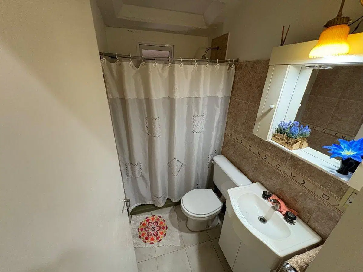 VENTA CASA 2 DORMITORIOS /COCHERA /PATIO /DEPOSITO 5