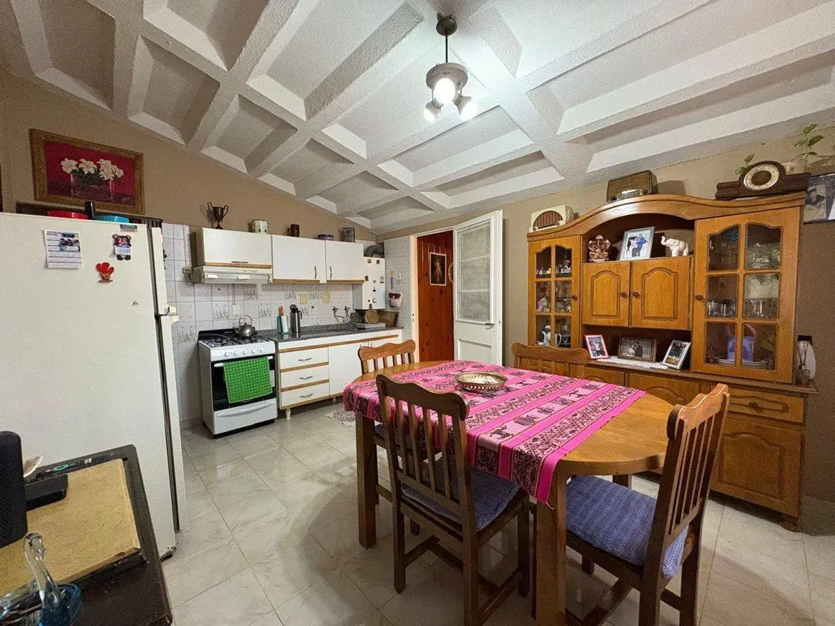 VENTA CASA 2 DORMITORIOS /COCHERA /PATIO /DEPOSITO 8