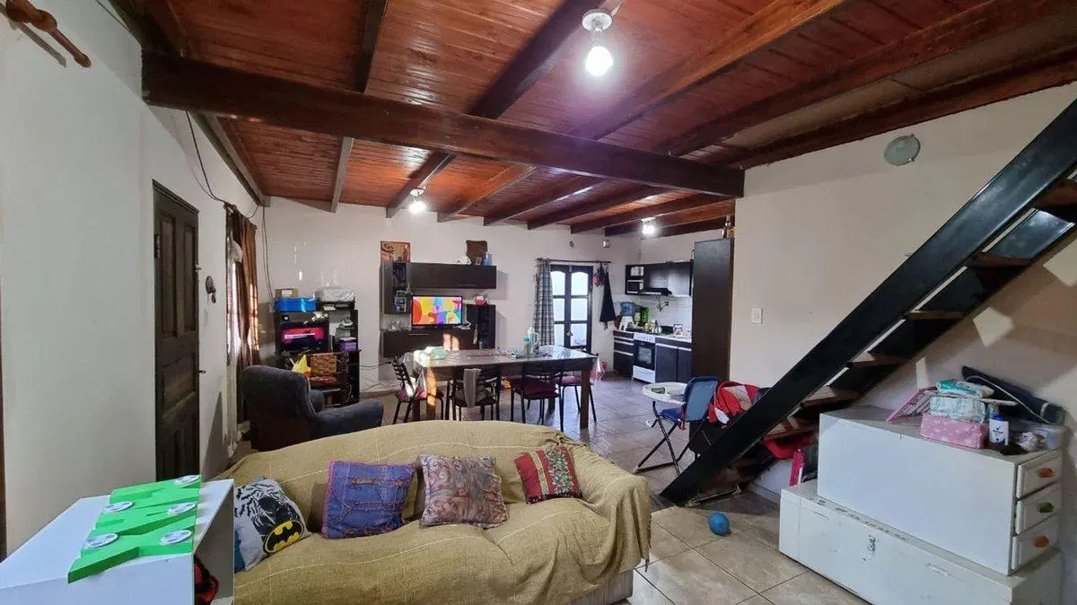 VENTA / CASA CON GALPÓN / GAS NATURAL / CRÉDITO 5