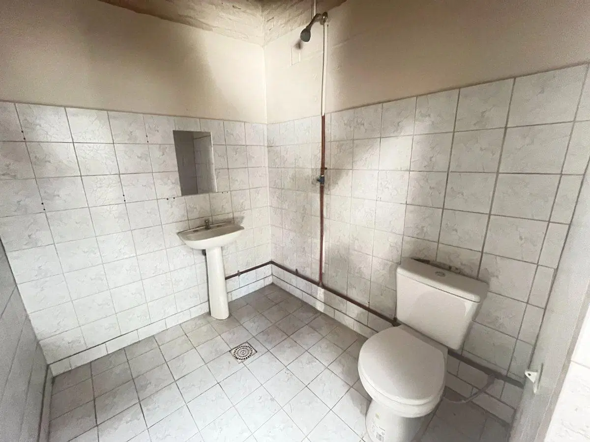 ALQUILER/GALPÓN CON OFICINA/BARRIO CÓRDOBA 4