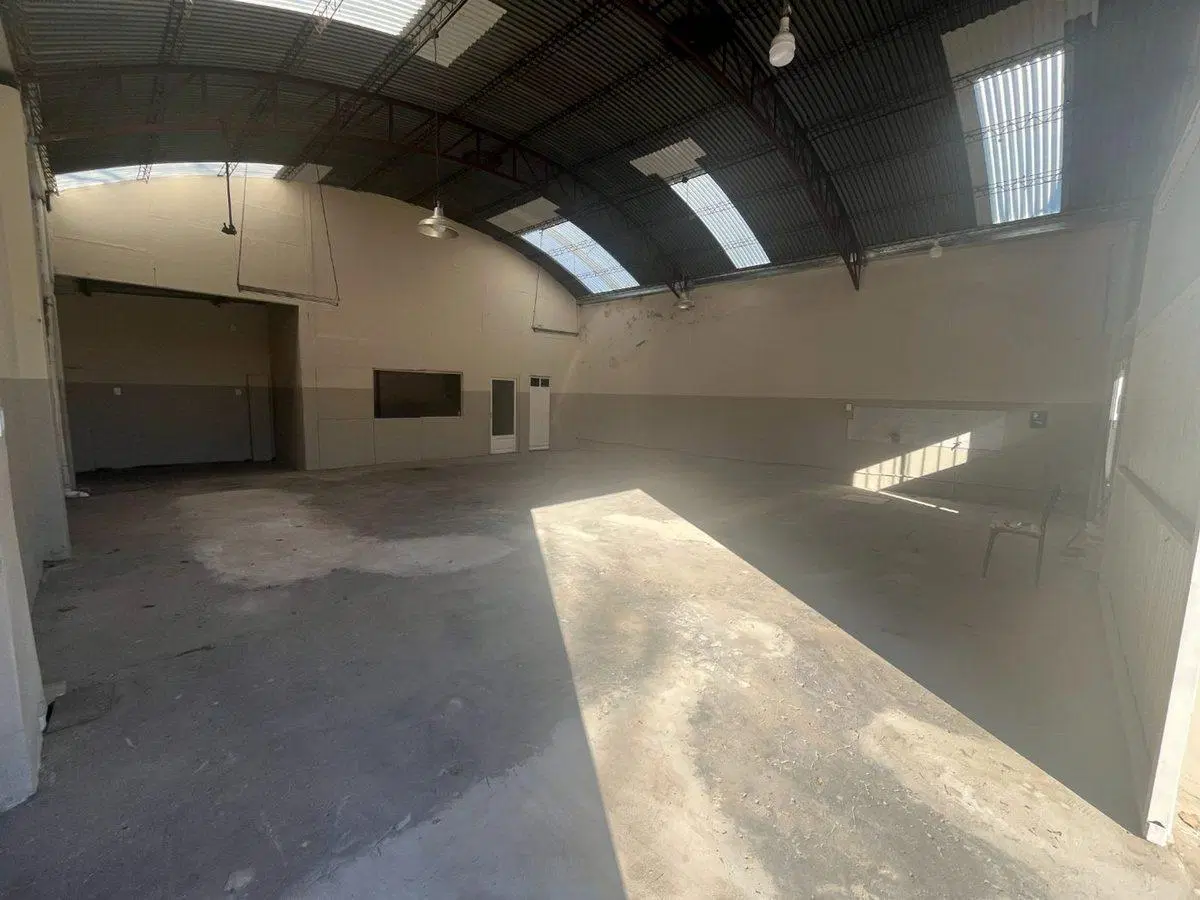 ALQUILER/GALPÓN CON OFICINA/BARRIO CÓRDOBA 2