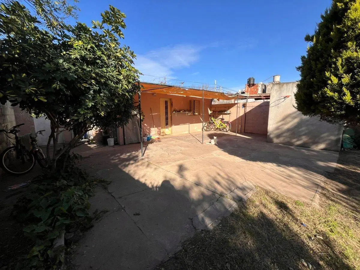 VENTA/CASA/2 DORMITORIOS/COCHERA. 5
