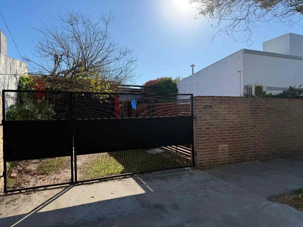 VENTA GALPÓN / QUINCHO / PILETA / AV BRASIL 4