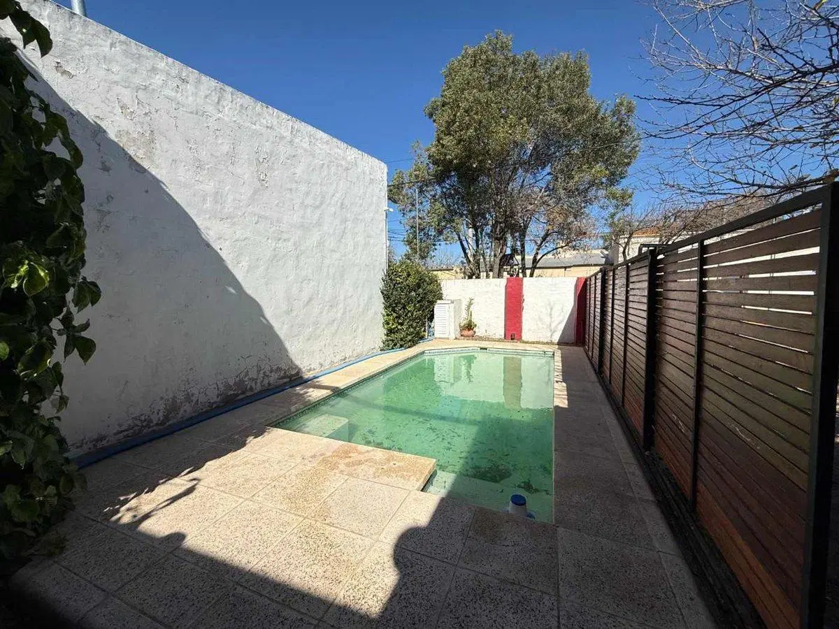 VENTA GALPÓN / QUINCHO / PILETA / AV BRASIL 5