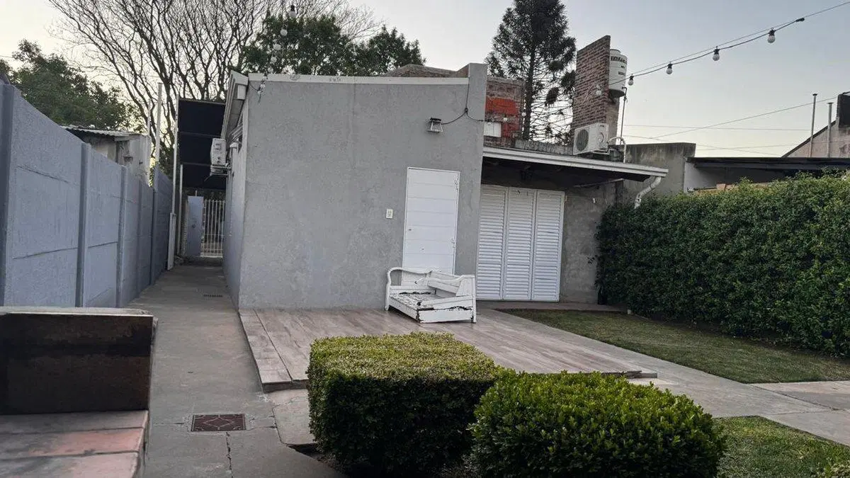 VENTA CASA 3 DORMITORIOS  PATIO y COCHERA 5