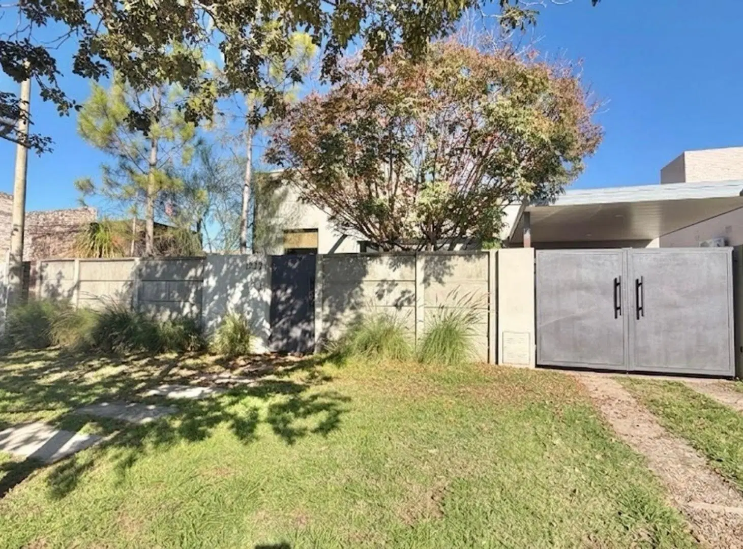 VENTA/VIVIENDA/PATIO VERDE/PILETA/SERV./B°BELGRANO 2