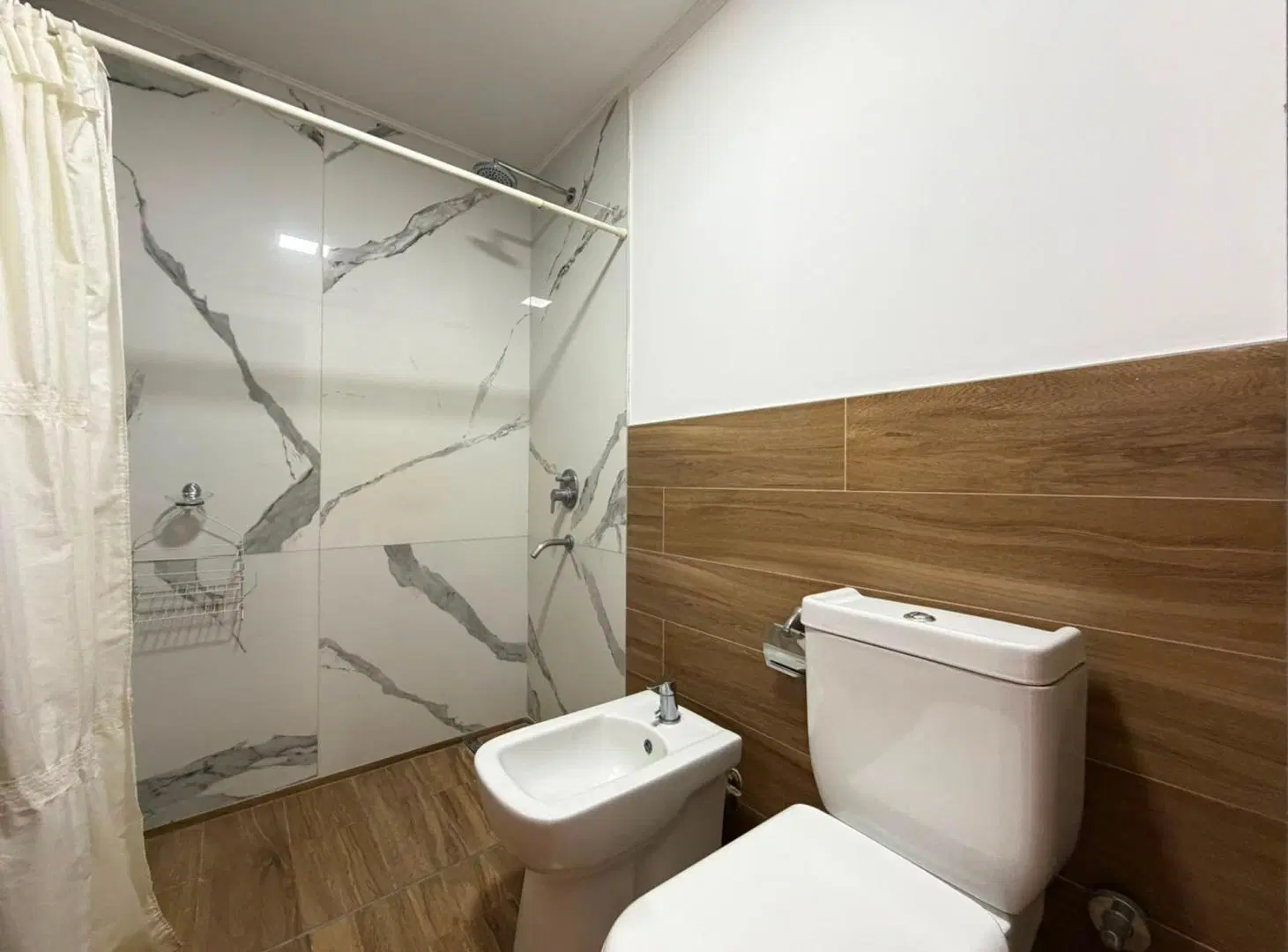 REMAX/ALQUILA/CASAPH/2DORM/COCHERA/SERVICIOS 8