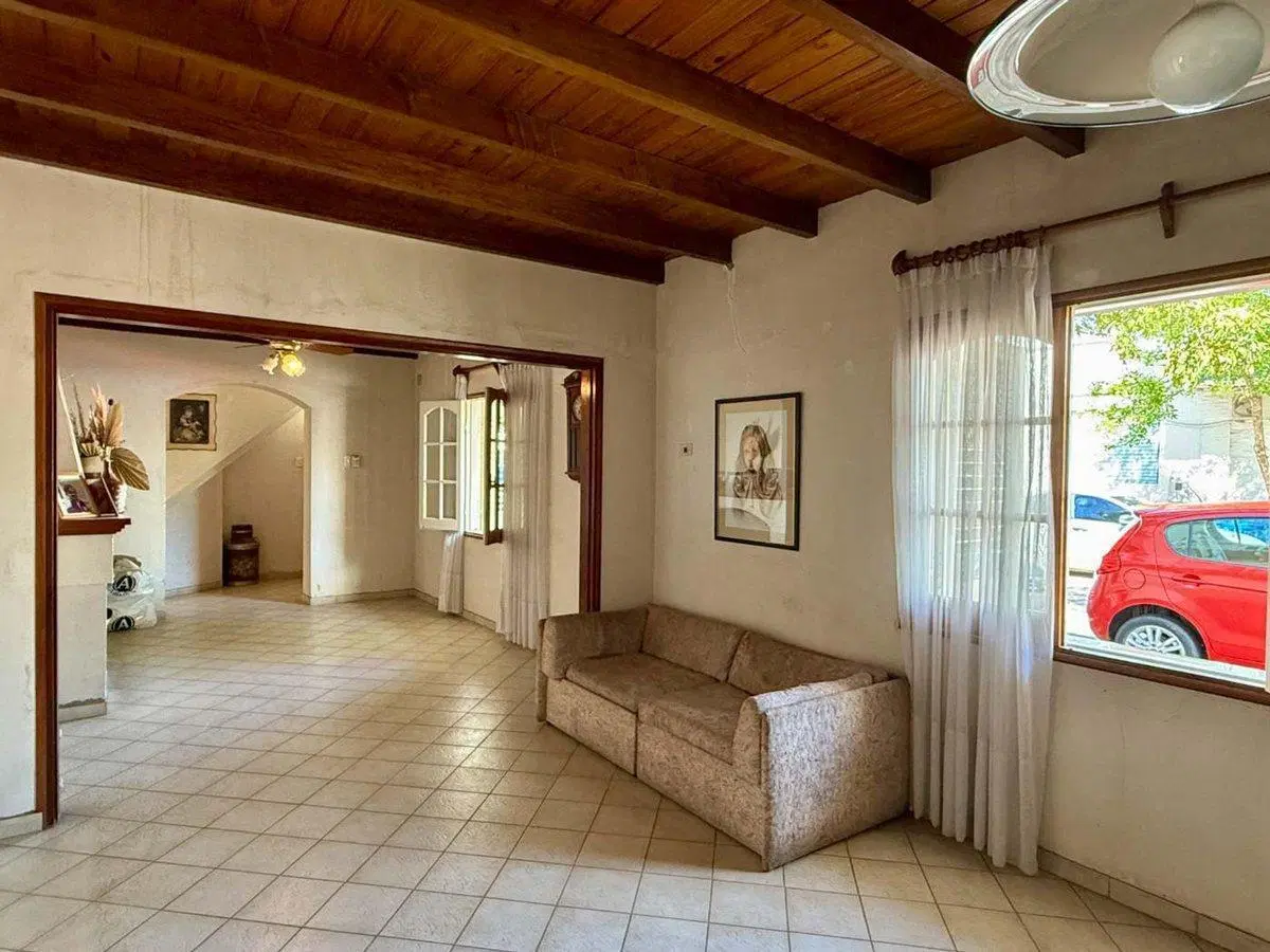 VENTA/CASA 4 DORMITORIO/CENTRO/RAFAELA 8