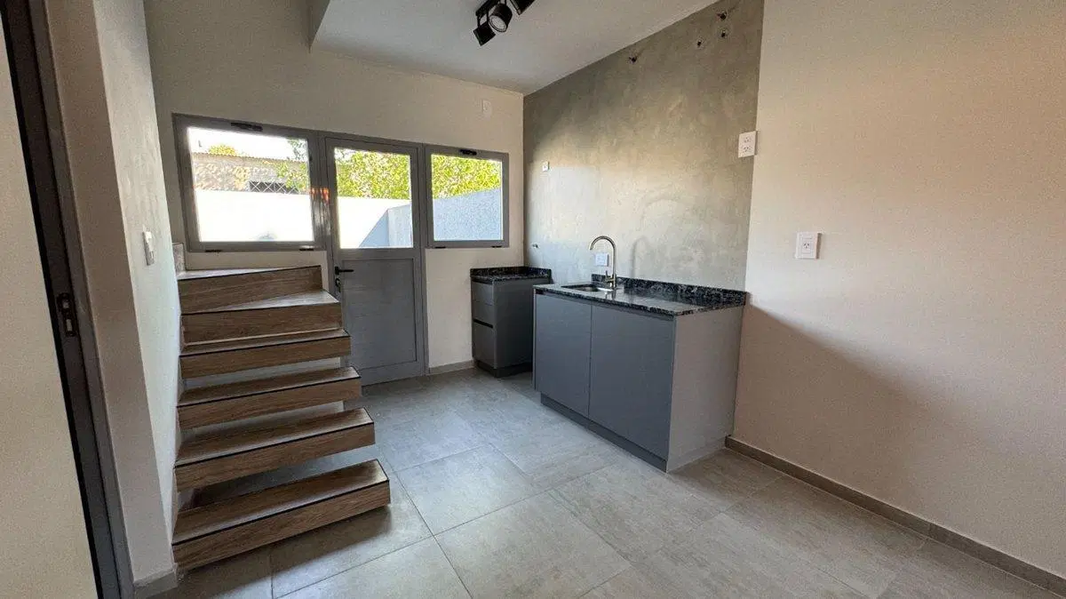 VENTA DUPLEX/2 DORM./COCHERA/Bo.Amancay 8