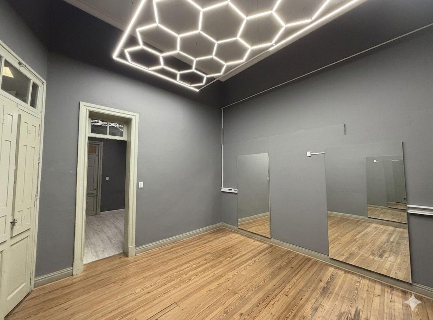 Foto de REMAX / VENDE / CASA / CENTRICA / SERVICIOS, imagen 1