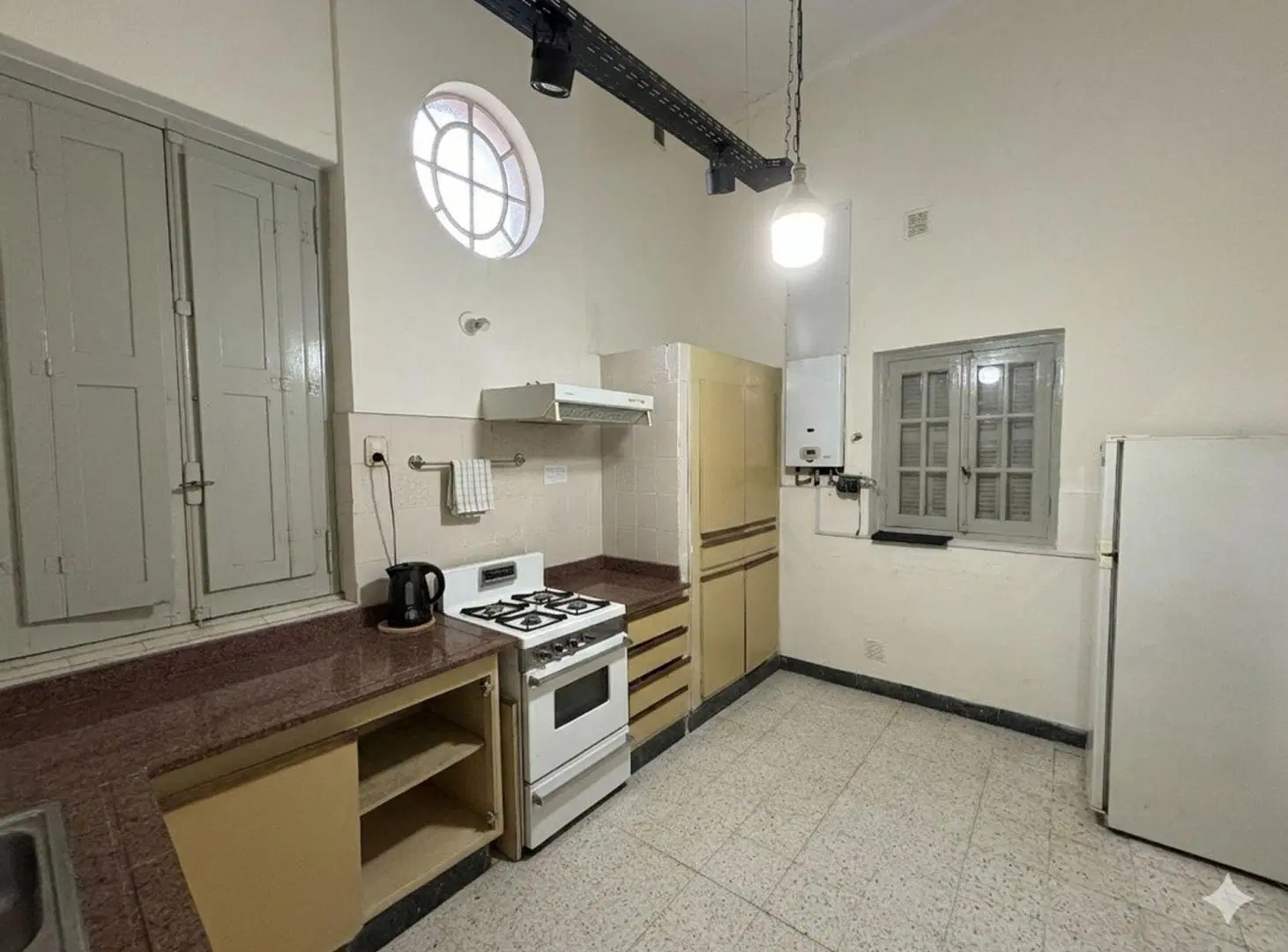REMAX / VENDE / CASA / CENTRICA / SERVICIOS 2