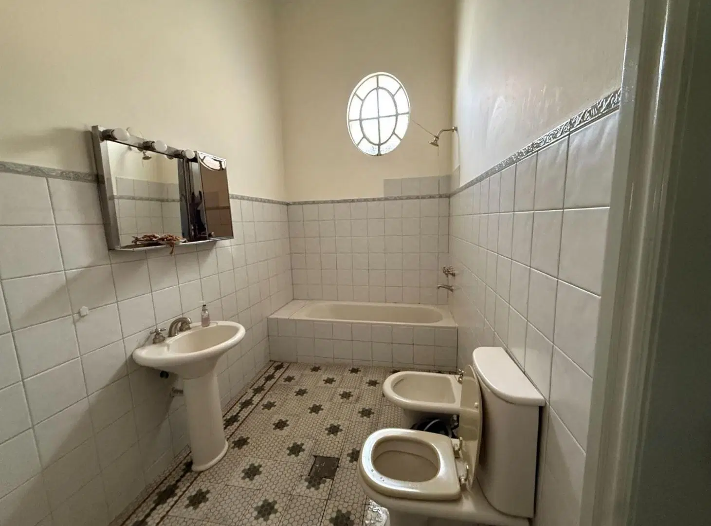 REMAX / VENDE / CASA / CENTRICA / SERVICIOS 5
