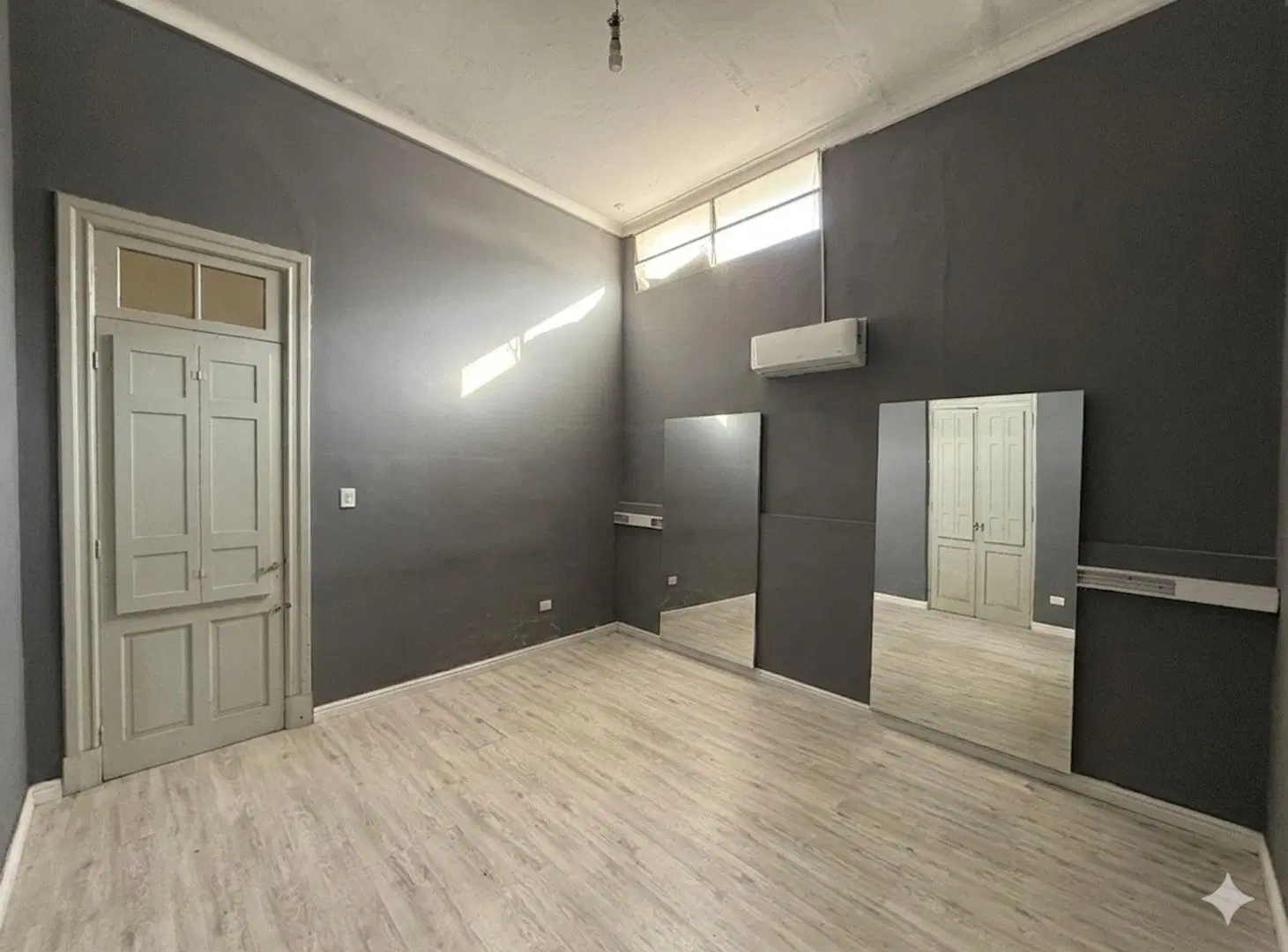 REMAX / VENDE / CASA / CENTRICA / SERVICIOS 4