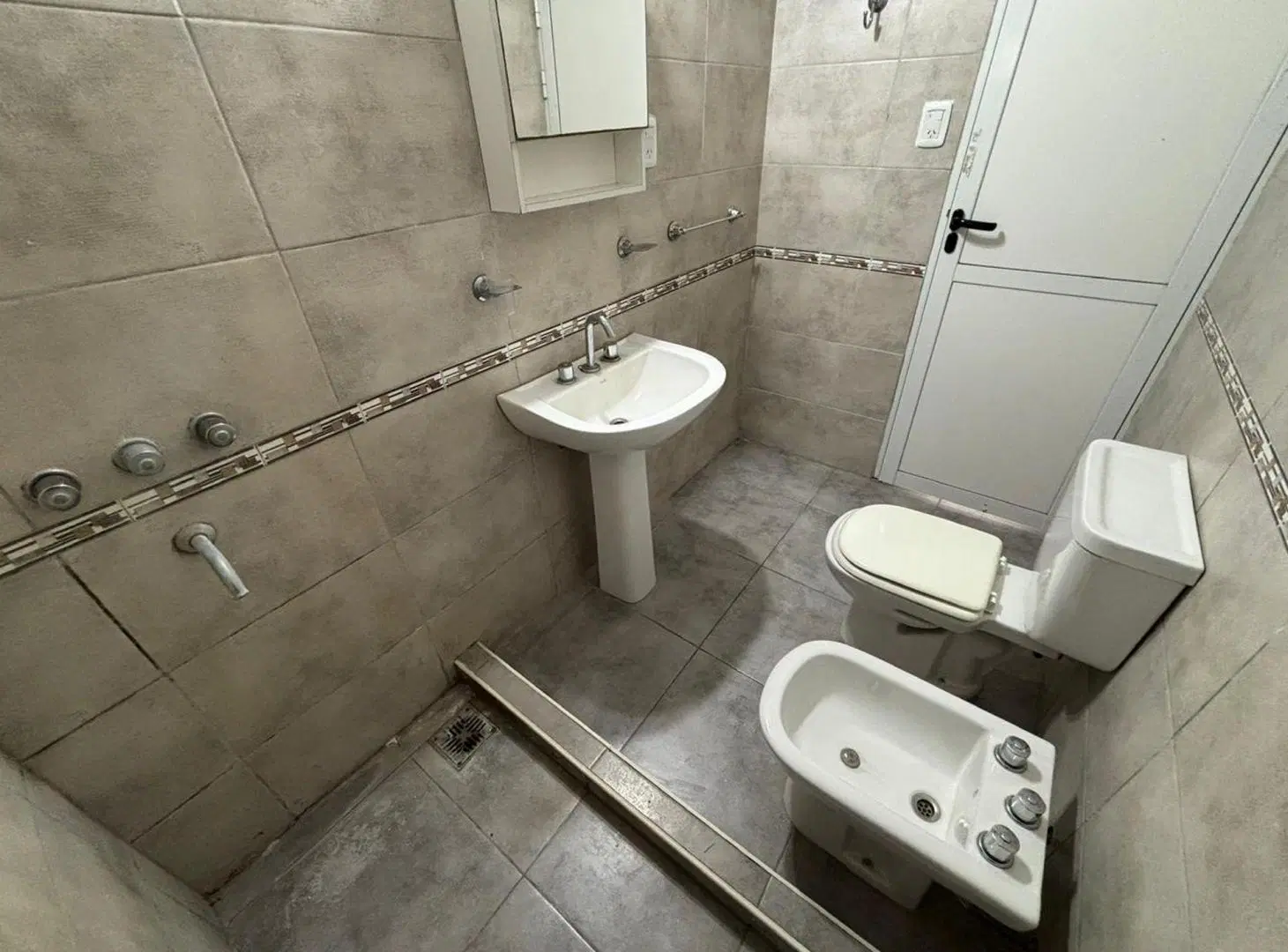 VENTA / CASA / 2 DORMITORIOS COCHERA / VILLA ROSAS 2