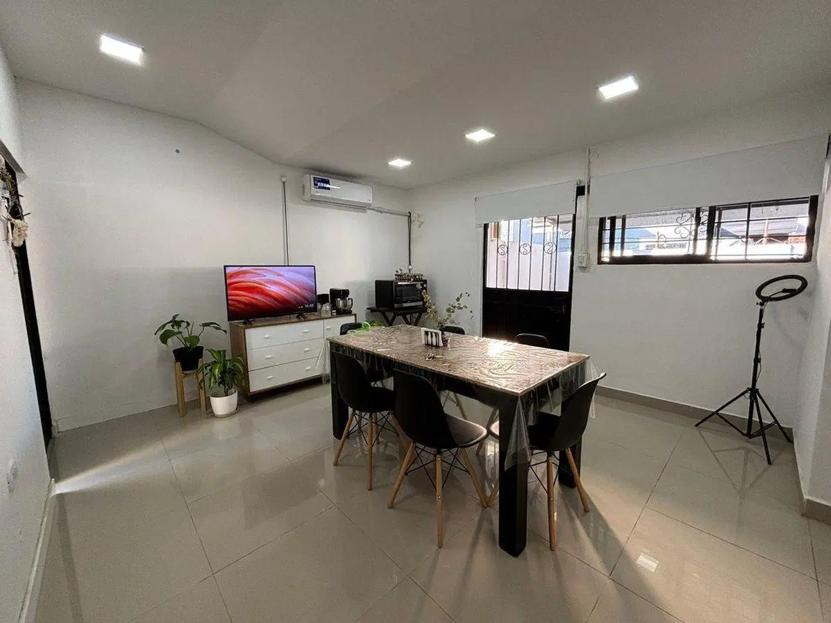 VENTA / CASA / 2 DORMITORIOS COCHERA / VILLA ROSAS 5