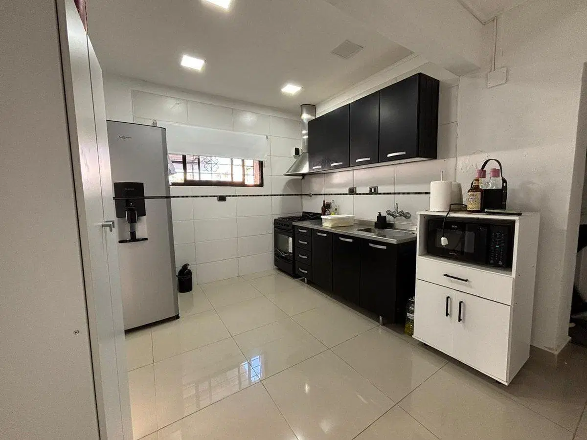 VENTA / CASA / 2 DORMITORIOS COCHERA / VILLA ROSAS 3