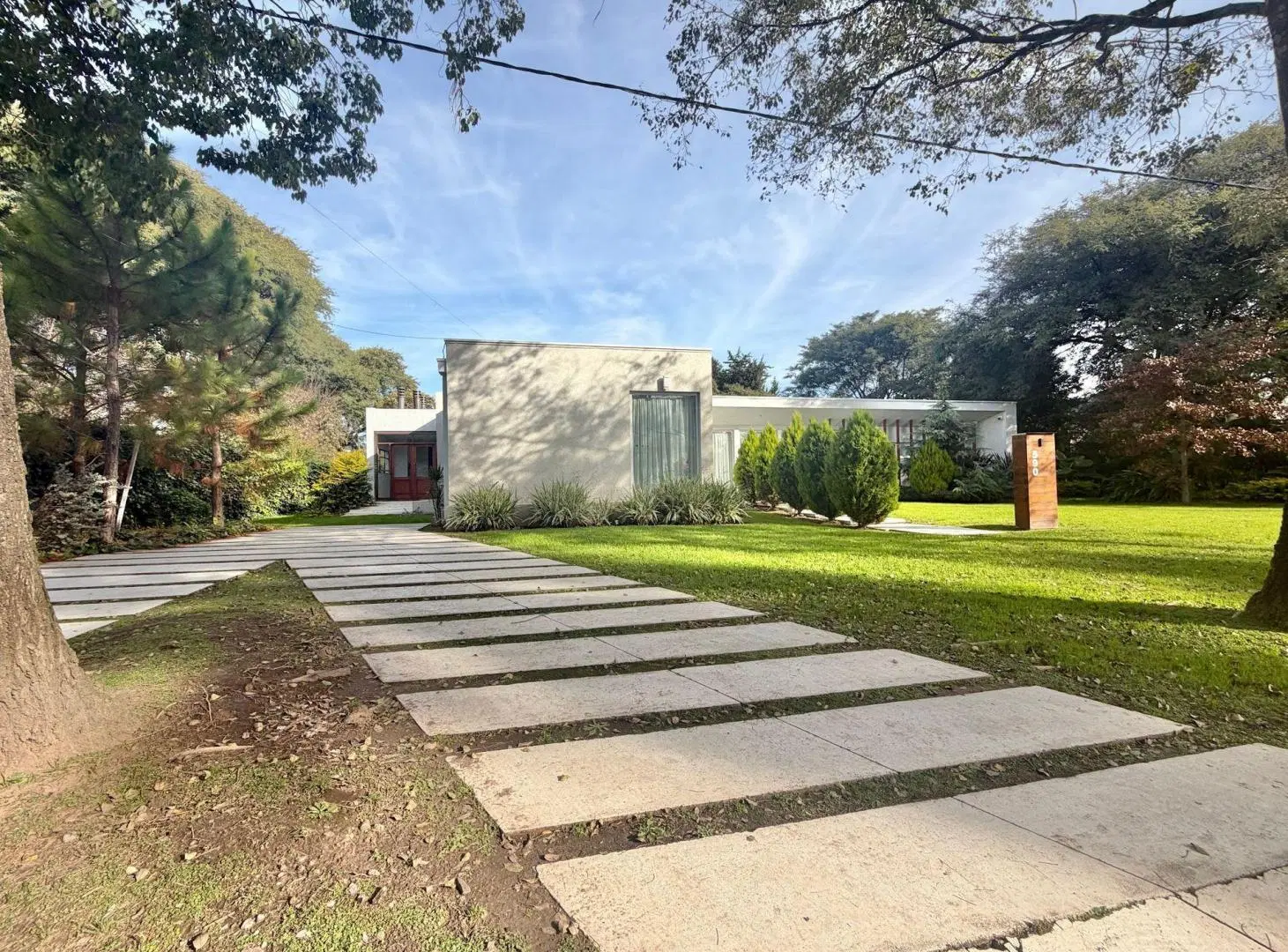 VENTA/ VIVIENDA CALIDAD PREMIUM/ QUINCHO/ PILETA 3