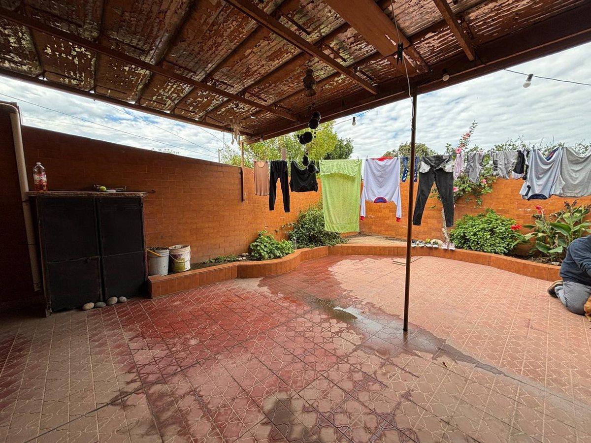 Foto de VENTA / CASA 2 DORMITORIOS / COCHERA / ANGELICA, imagen 2