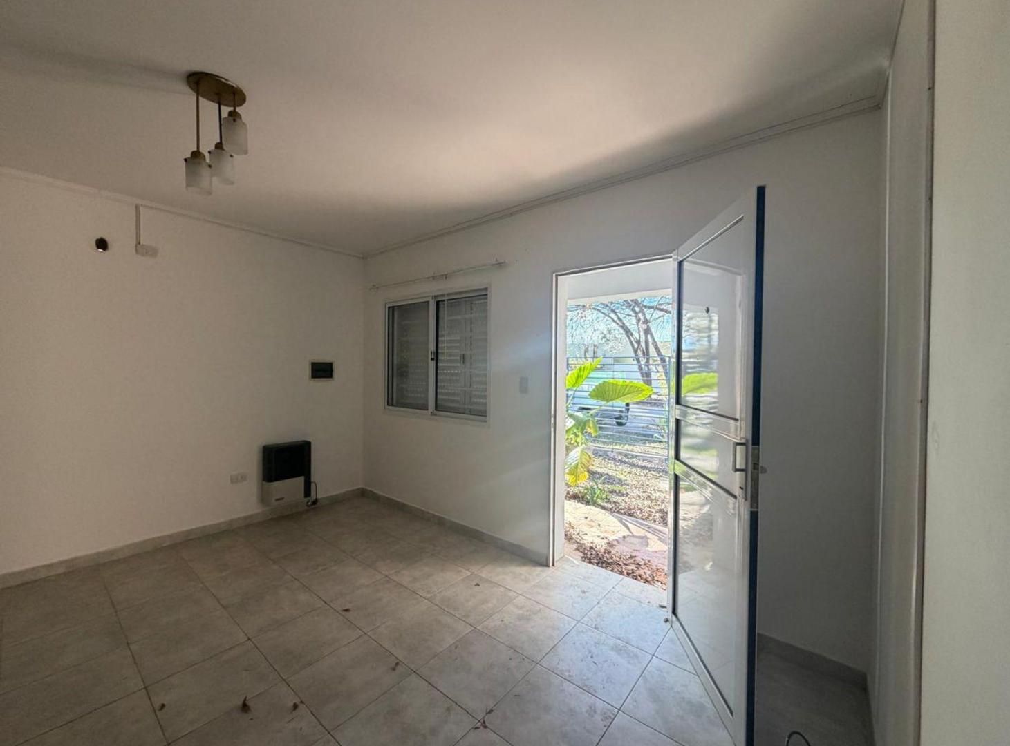 Foto de ALQUILER/CASA/2 DORM/PILETA/PASEO DEL ESTE, imagen 2