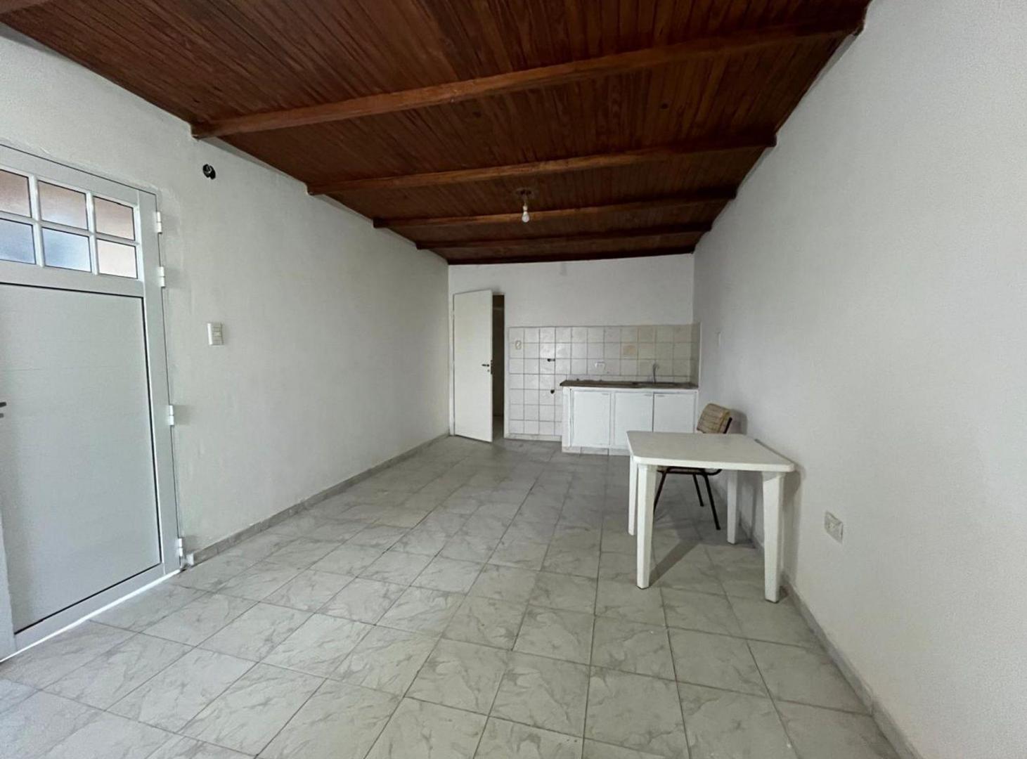 Foto de OPORTUNIDAD/2 VIV. IDEAL RENTA/PATIO VERDE, imagen 1