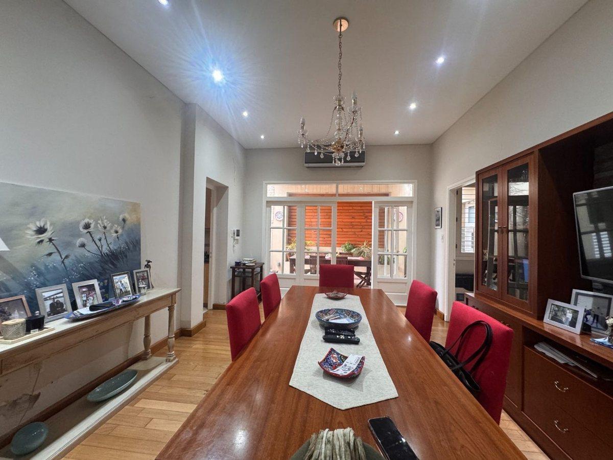 Foto de VENTA CASA CENTRICA 2 DORMITORIOS SERVICIOS, imagen 2
