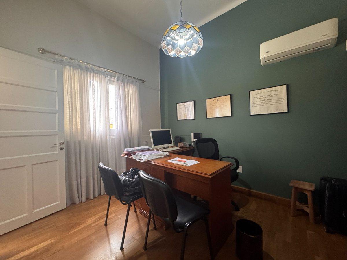 Foto de VENTA CASA CENTRICA 2 DORMITORIOS SERVICIOS, imagen 1