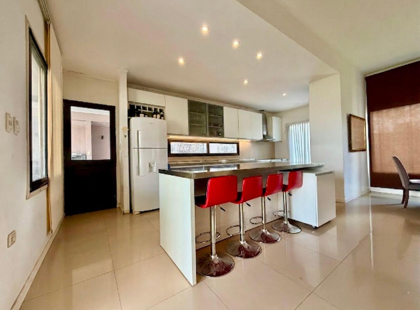 Foto de VENTA/VIVIENDA/3 DORM/PILETA/SERV/VILLA LOS ALAMOS, imagen 4